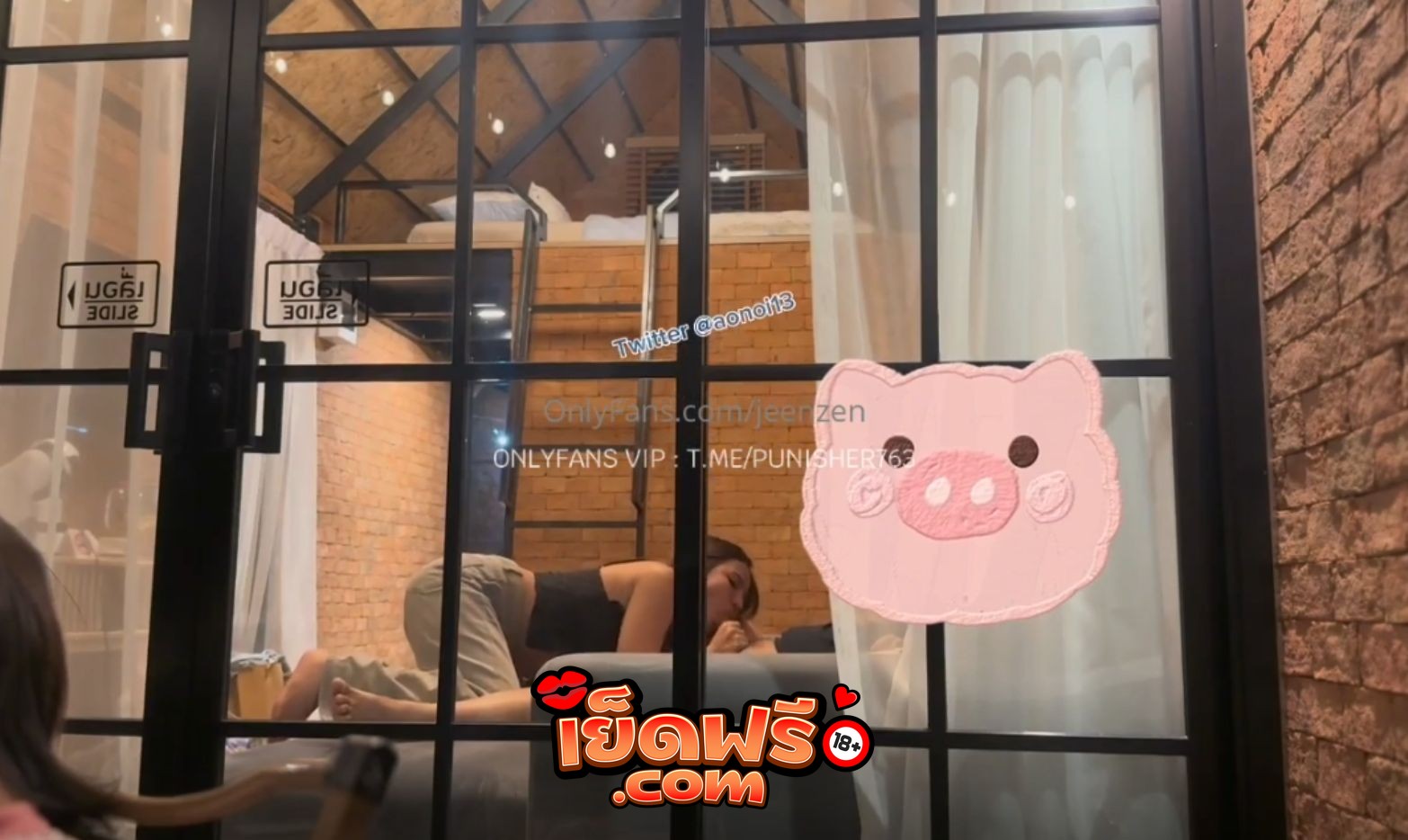 คลิปหลุด Onlyfans jeenzen ไปเที่ยวกับกลุ่มเพื่อน แล้วเงี่ยนแอบเข้ามาเย็ดกันในบ้าน นอนแหกหีให้เย็ดบนโซฟา โครตเงี่ยนเสียวจัดเลย